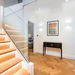 Stunning Hampstead Home Rh9